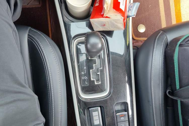 Used Mitsubishi Outlander 2019 2.0L Two-Wheel Drive Comfort Edition 5 Seats China VI Standard Gear Lever