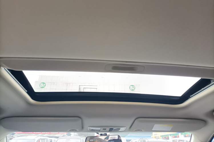Used Mitsubishi Outlander 2019 2.0L Two-Wheel Drive Comfort Edition 7-Seater China VI Standard Headliner