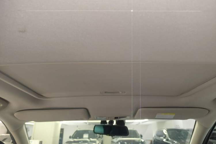 Used Mitsubishi Outlander 2019 2.4L 4x4 Zhi Xiang Edition 7 Seats China VI Standard Headliner