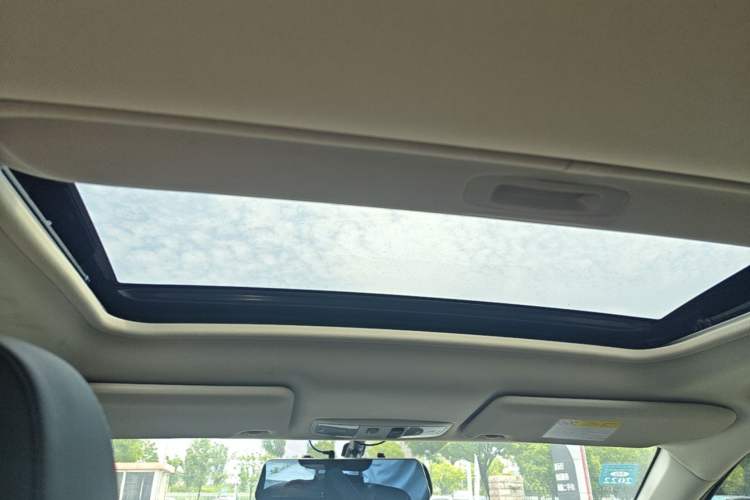 Used Mitsubishi Outlander 2019 2.0L Two-Wheel Drive Comfort Edition 5 Seats China VI Standard Headliner