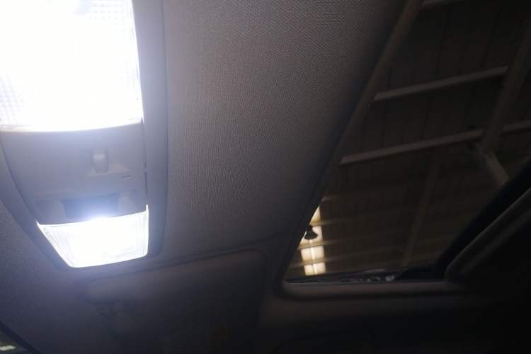 Used Mitsubishi Outlander 2019 2.4L 4x4 Zhi Xiang Edition 7 Seats China VI Standard Headliner