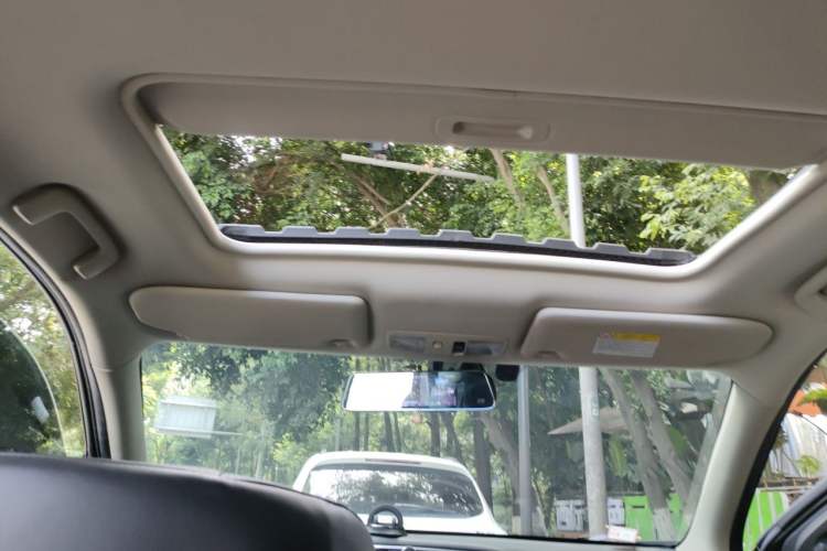 Used Mitsubishi Outlander 2019 2.4L 4x4 Zhi Xiang Edition 7 Seats China VI Standard Headliner