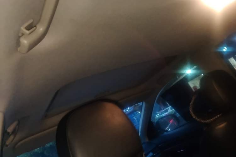 Used Mitsubishi Outlander 2019 2.4L 4x4 Zhi Xiang Edition 7 Seats China VI Standard Headliner