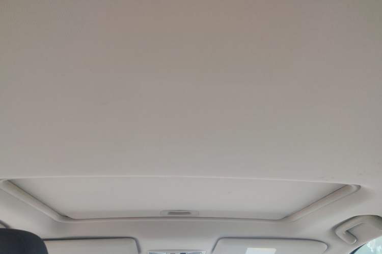 Used Mitsubishi Outlander 2019 2.0L Two-Wheel Drive Comfort Edition 7-Seater China VI Standard Headliner
