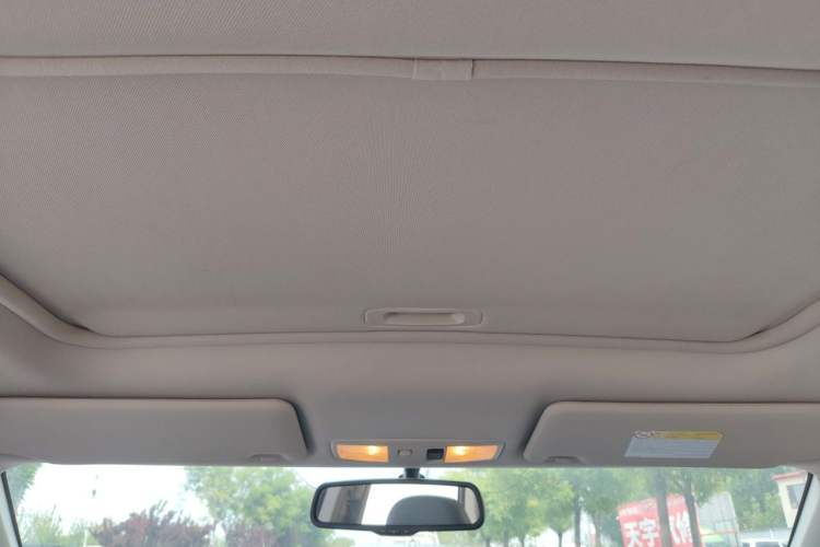 Used Mitsubishi Outlander 2019 2.0L Two-Wheel Drive Comfort Edition 5 Seats China VI Standard Headliner