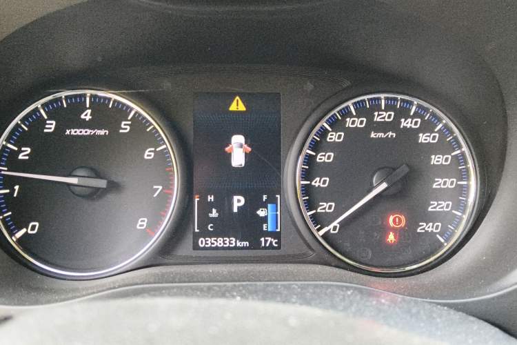 Used Mitsubishi Outlander 2019 2.0L Two-Wheel Drive Comfort Edition 5 Seats China V Standard Instrument Cluster