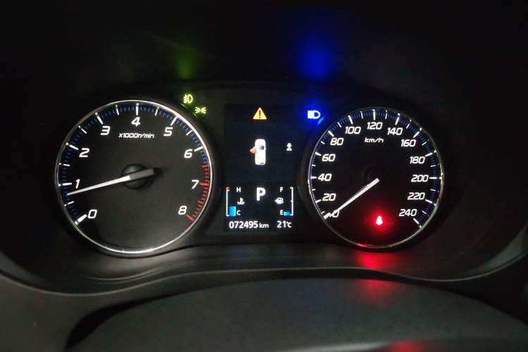 Used Mitsubishi Outlander 2019 2.0L Two-Wheel Drive Comfort Edition 5 Seats China VI Standard Instrument Cluster
