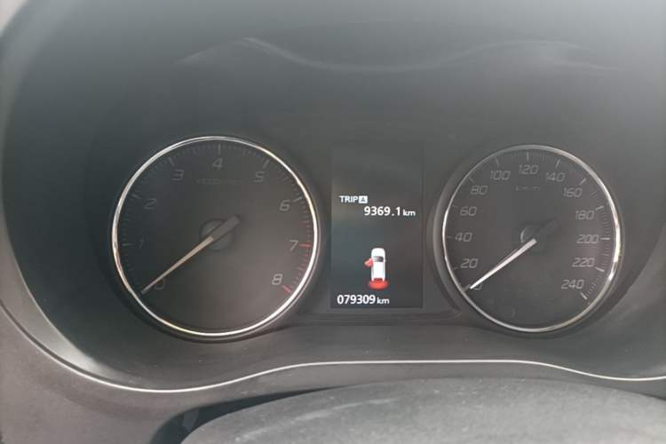 Used Mitsubishi Outlander 2019 2.0L Two-Wheel Drive Comfort Edition 7-Seater China VI Standard Instrument Cluster