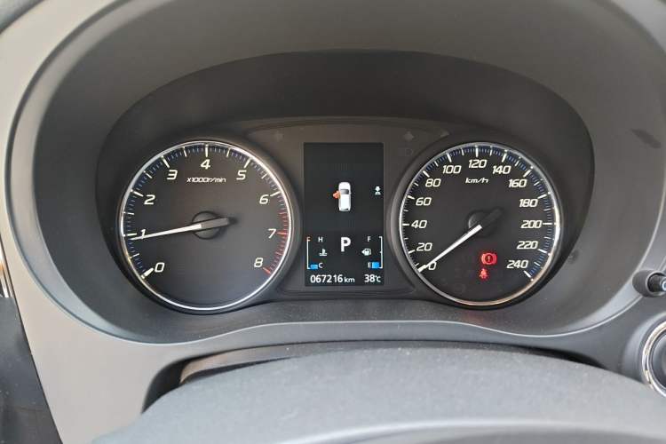 Used Mitsubishi Outlander 2019 2.0L Two-Wheel Drive Comfort Edition 5 Seats China VI Standard Instrument Cluster