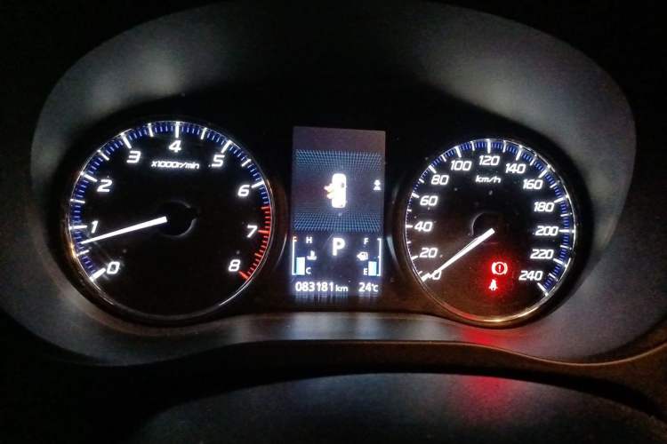 Used Mitsubishi Outlander 2019 2.0L Two-Wheel Drive Comfort Edition 7 Seats China V Emission Standard Instrument Cluster