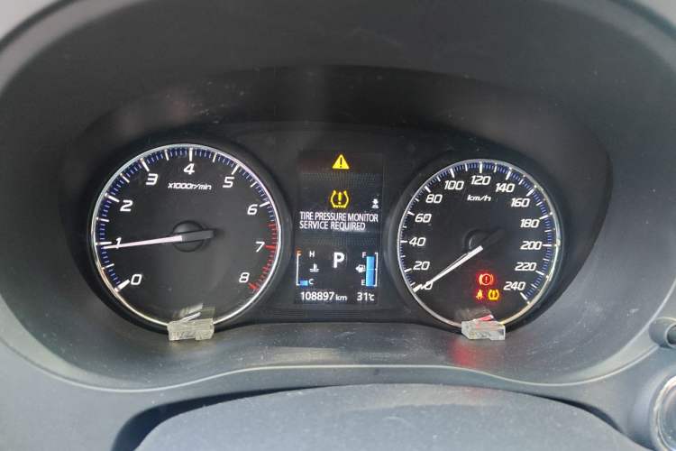 Used Mitsubishi Outlander 2019 2.0L Two-Wheel Drive Comfort Edition 7 Seats China V Emission Standard Instrument Cluster