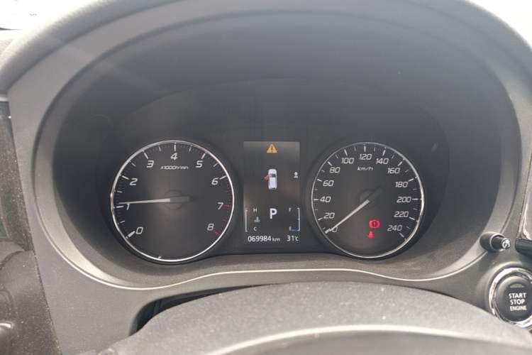Used Mitsubishi Outlander 2019 2.0L Two-Wheel Drive Comfort Edition 5 Seats China VI Standard Instrument Cluster