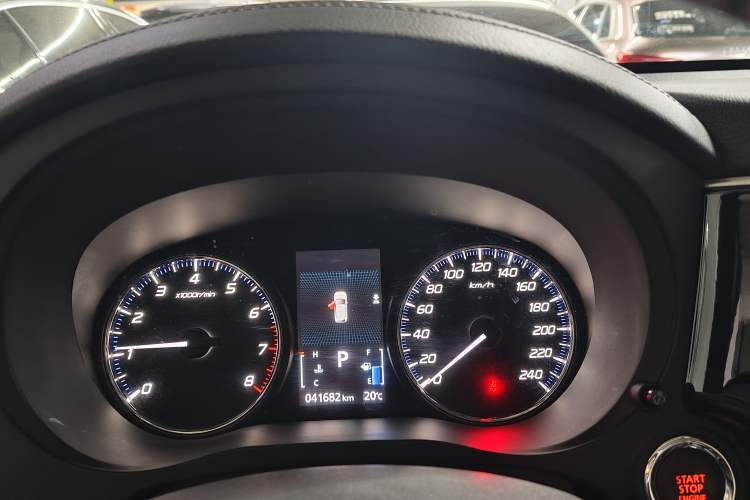 Used Mitsubishi Outlander 2019 2.0L Two-Wheel Drive Comfort Edition 5 Seats China VI Standard Instrument Cluster