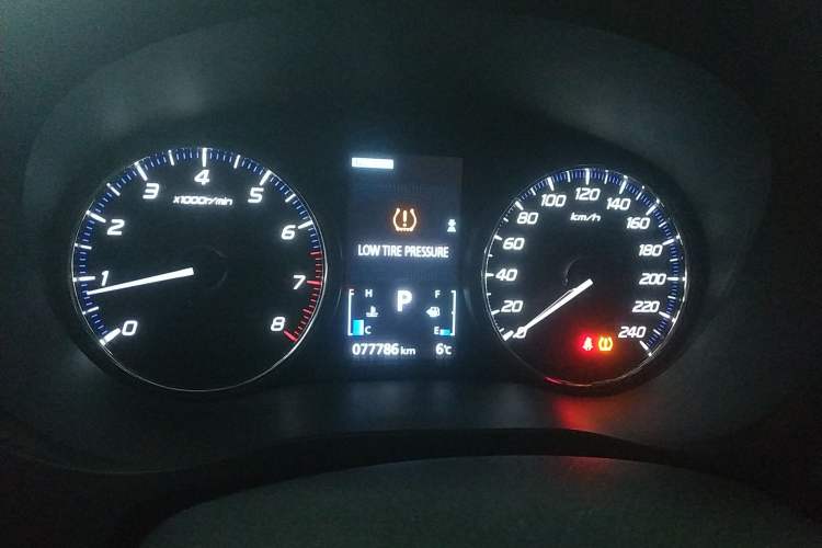 Used Mitsubishi Outlander 2019 2.4L 4x4 Zhi Xiang Edition 7 Seats China VI Standard Instrument Cluster