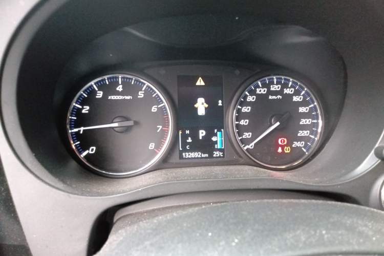 Used Mitsubishi Outlander 2019 2.0L Two-Wheel Drive Comfort Edition 7 Seats China V Emission Standard Instrument Cluster