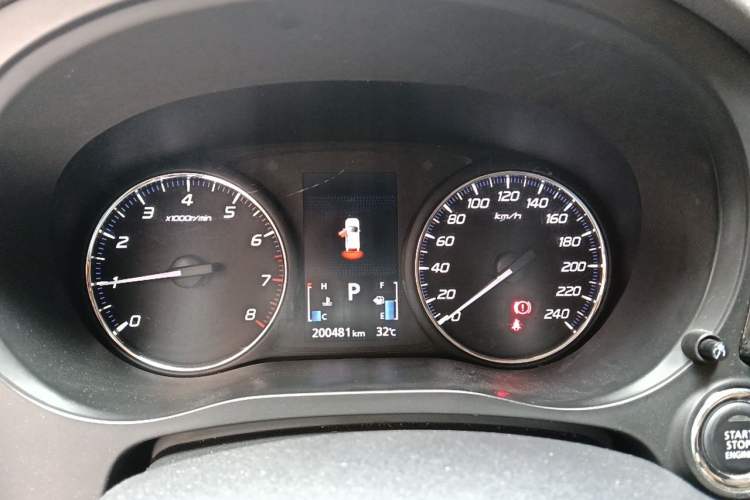 Used Mitsubishi Outlander 2019 2.0L Two-Wheel Drive Comfort Edition 5 Seats China VI Standard Instrument Cluster