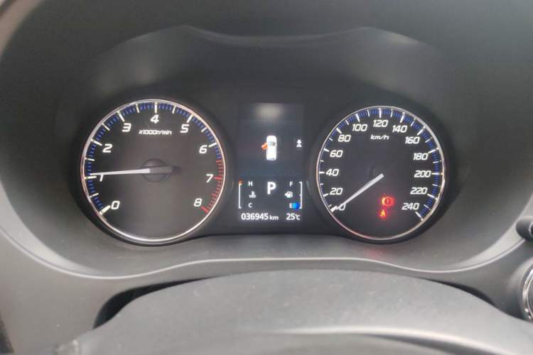 Used Mitsubishi Outlander 2019 2.0L Two-Wheel Drive Comfort Edition 7-Seater China VI Standard Instrument Cluster