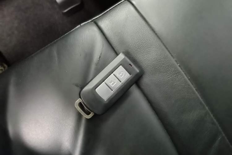 Used Mitsubishi Outlander 2019 2.0L Two-Wheel Drive Comfort Edition 7 Seats China V Emission Standard Interior 1