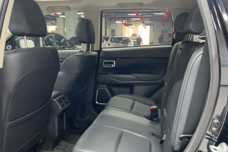 Used Mitsubishi Outlander 2019 2.0L Two-Wheel Drive Comfort Edition 5 Seats China V Standard Interior 2