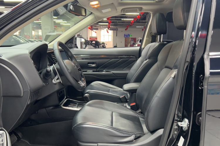 Used Mitsubishi Outlander 2019 2.4L 4x4 Zhi Xiang Edition 5 Seats China VI Standard Interior 2