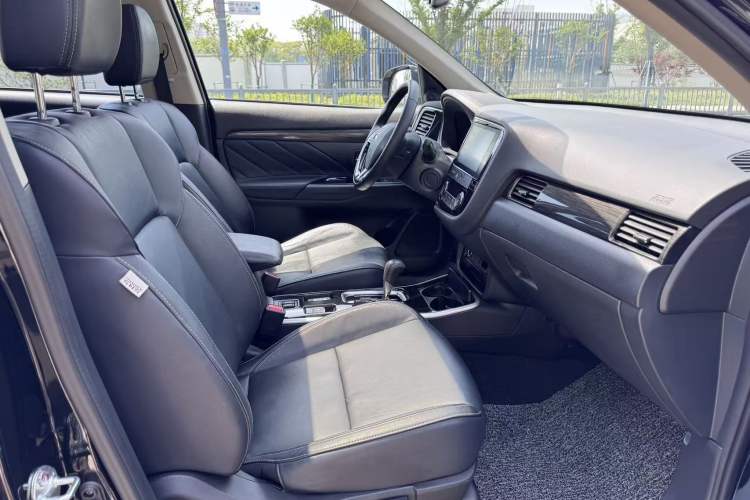 Used Mitsubishi Outlander 2019 2.0L Two-Wheel Drive Comfort Edition 5 Seats China VI Standard Interior 5