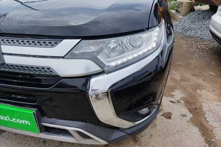 Used Mitsubishi Outlander 2019 2.0L Two-Wheel Drive Comfort Edition 7-Seater China VI Standard Left Front Headlight