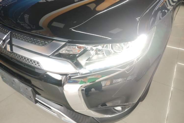 Used Mitsubishi Outlander 2019 2.0L Two-Wheel Drive Comfort Edition 5 Seats China VI Standard Left Front Headlight