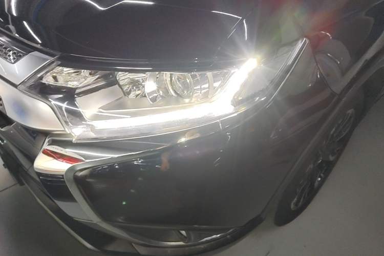 Used Mitsubishi Outlander 2019 2.0L Two-Wheel Drive Comfort Edition 5 Seats China VI Standard Left Front Headlight