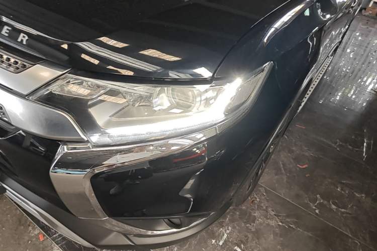 Used Mitsubishi Outlander 2019 2.0L Two-Wheel Drive Comfort Edition 7-Seater China VI Standard Left Front Headlight
