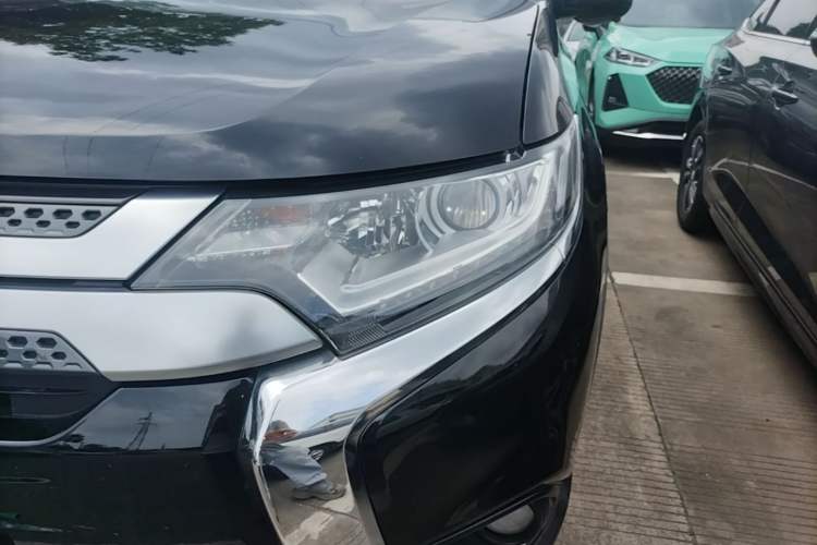 Used Mitsubishi Outlander 2019 2.0L Two-Wheel Drive Comfort Edition 5 Seats China VI Standard Left Front Headlight