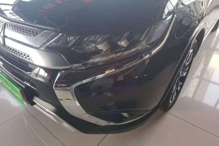 Used Mitsubishi Outlander 2019 2.4L 4x4 Zhi Xiang Edition 5 Seats China VI Standard Left Front Headlight
