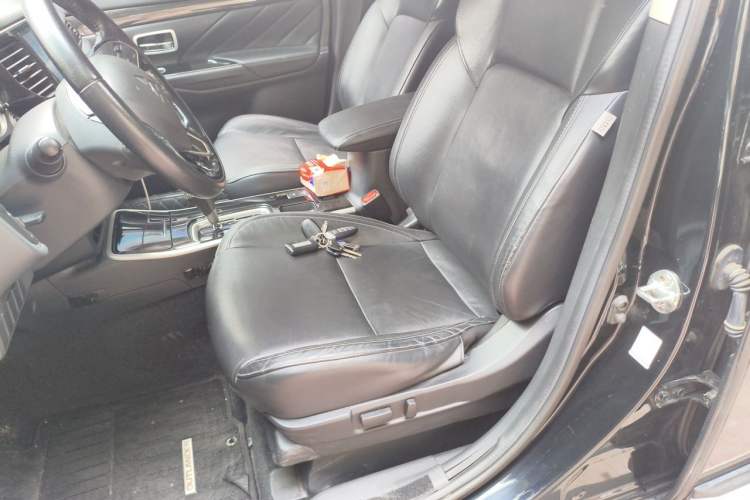 Used Mitsubishi Outlander 2019 2.0L Two-Wheel Drive Comfort Edition 5 Seats China VI Standard Left Front Seat