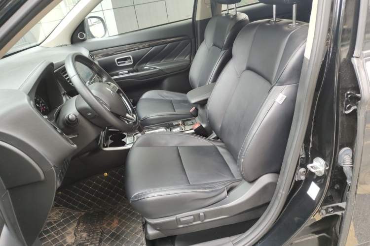 Used Mitsubishi Outlander 2019 2.0L Two-Wheel Drive Comfort Edition 5 Seats China VI Standard Left Front Seat