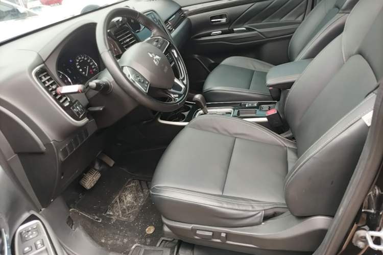 Used Mitsubishi Outlander 2019 2.0L Two-Wheel Drive Comfort Edition 7-Seater China VI Standard Left Front Seat