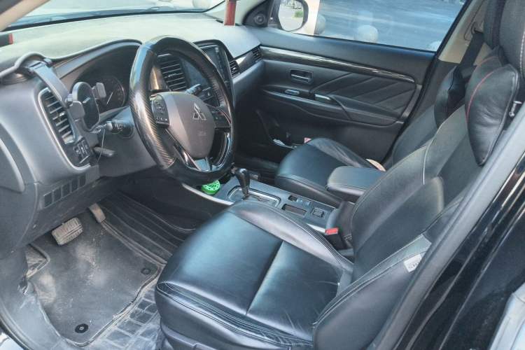 Used Mitsubishi Outlander 2019 2.0L Two-Wheel Drive Comfort Edition 5 Seats China V Standard Left Front Seat