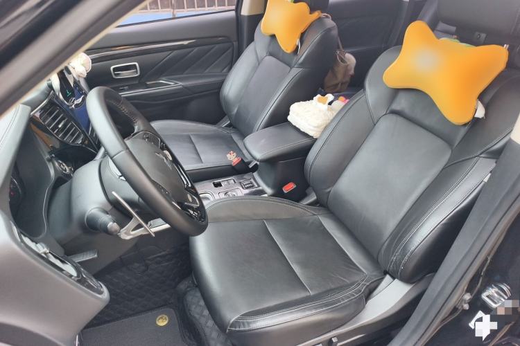 Used Mitsubishi Outlander 2019 2.4L 4x4 Zhi Xiang Edition 5 Seats China V Emission Standard Left Front Seat