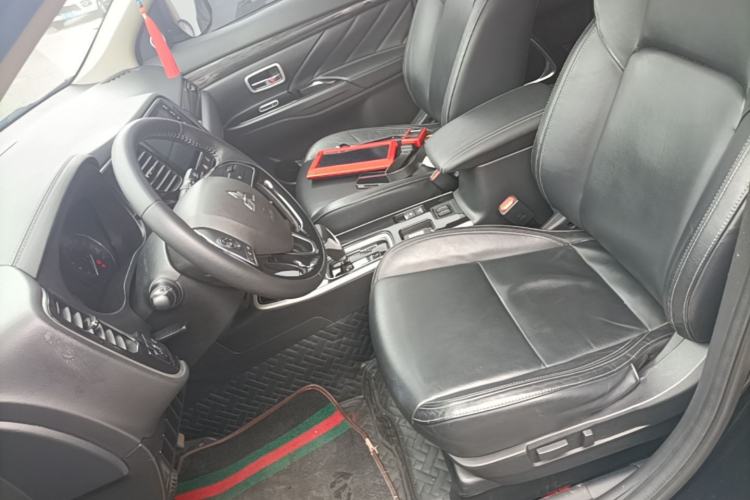 Used Mitsubishi Outlander 2019 2.0L Two-Wheel Drive Comfort Edition 7-Seater China VI Standard Left Front Seat