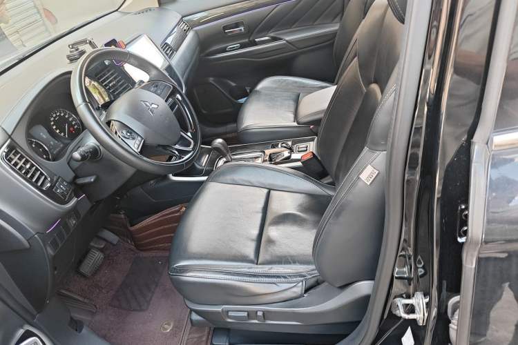 Used Mitsubishi Outlander 2019 2.0L Two-Wheel Drive Comfort Edition 5 Seats China VI Standard Left Front Seat