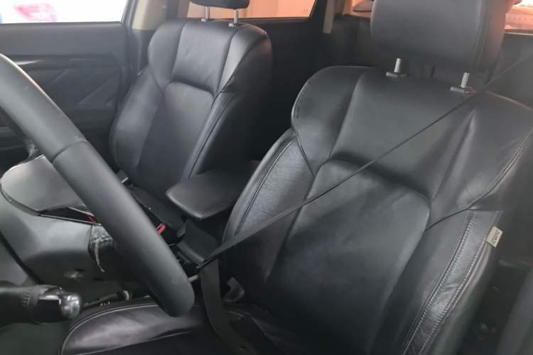 Used Mitsubishi Outlander 2019 2.0L Two-Wheel Drive Comfort Edition 5 Seats China VI Standard Left Front Seat