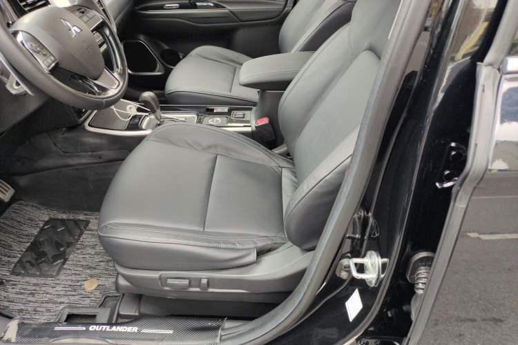 Used Mitsubishi Outlander 2019 2.4L 4x4 Zhi Xiang Edition 5 Seats China V Emission Standard Left Front Seat