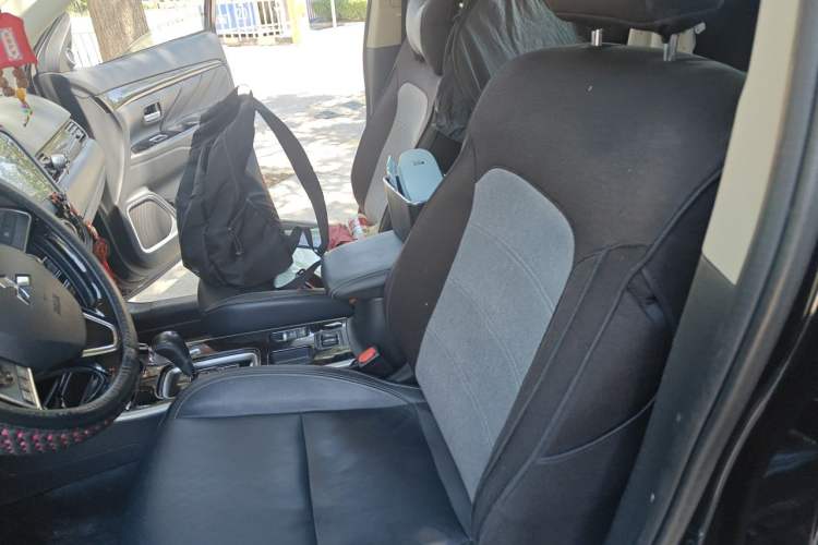 Used Mitsubishi Outlander 2019 2.0L Two-Wheel Drive Comfort Edition 7 Seats China V Emission Standard Left Front Seat