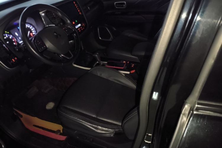 Used Mitsubishi Outlander 2019 2.0L Two-Wheel Drive Comfort Edition 7 Seats China V Emission Standard Left Front Seat