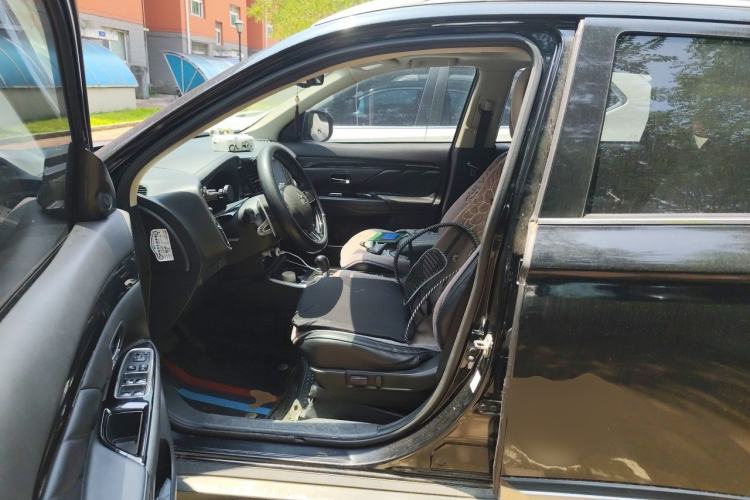 Used Mitsubishi Outlander 2019 2.4L 4x4 Zhi Xiang Edition 5 Seats China V Emission Standard Left Front Seat