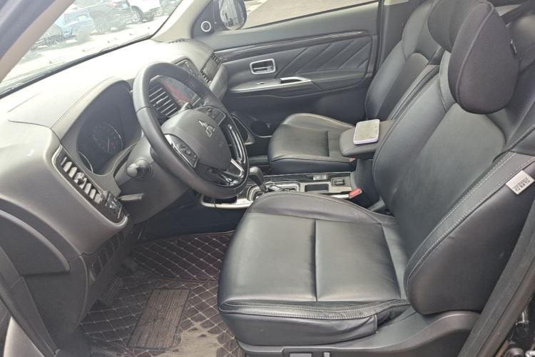 Used Mitsubishi Outlander 2019 2.0L Two-Wheel Drive Comfort Edition 5 Seats China VI Standard Left Front Seat