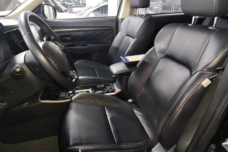 Used Mitsubishi Outlander 2019 2.0L Two-Wheel Drive Comfort Edition 5 Seats China VI Standard Left Front Seat