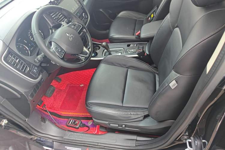 Used Mitsubishi Outlander 2019 2.4L 4x4 Zhi Xiang Edition 5 Seats China VI Standard Left Front Seat