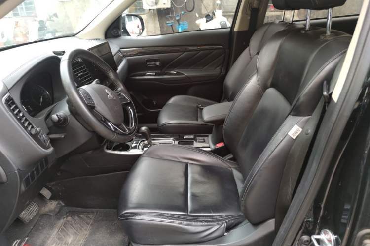 Used Mitsubishi Outlander 2019 2.0L Two-Wheel Drive Comfort Edition 5 Seats China VI Standard Left Front Seat
