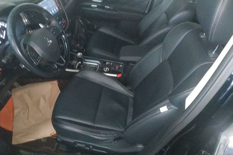 Used Mitsubishi Outlander 2019 2.4L 4x4 Zhi Xiang Edition 7 Seats China VI Standard Left Front Seat