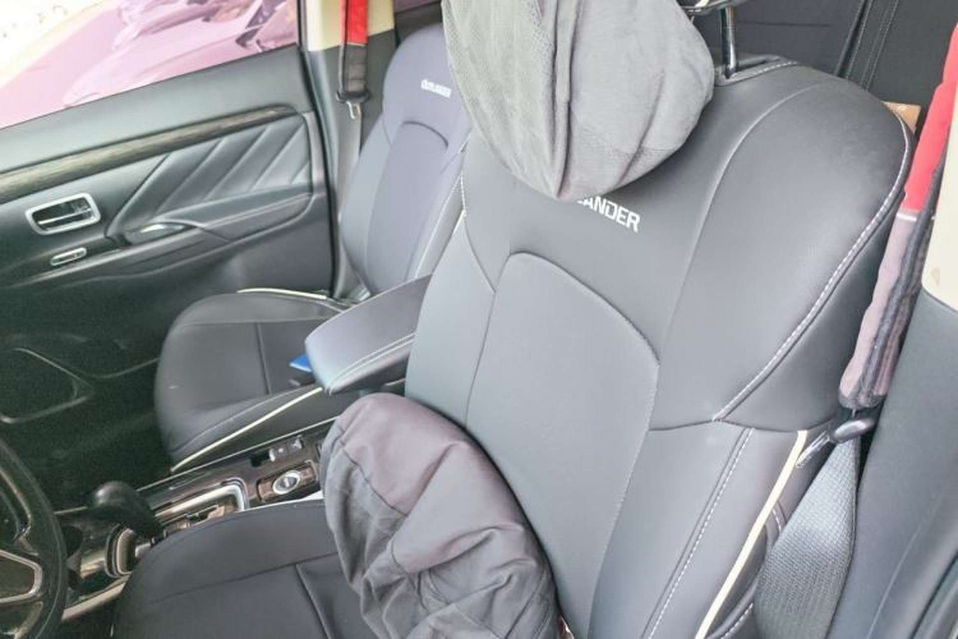 Used Mitsubishi Outlander 2019 2.4L 4x4 Zhi Xiang Edition 7 Seats China V Emission Standard Left Front Seat