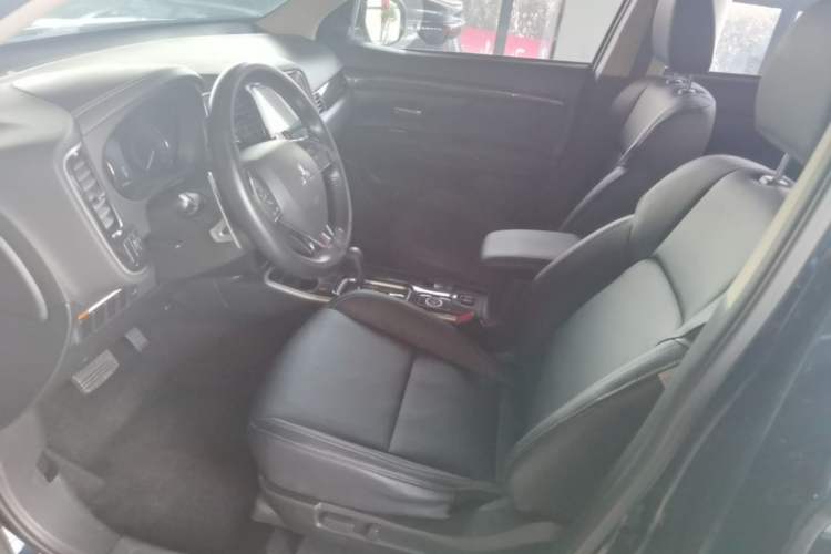 Used Mitsubishi Outlander 2019 2.4L 4x4 Zhi Xiang Edition 5 Seats China VI Standard Left Front Seat